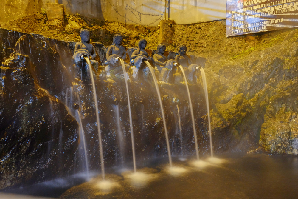 Pancuran 5 Guci | Aliran Hangat dari Perut Gunung